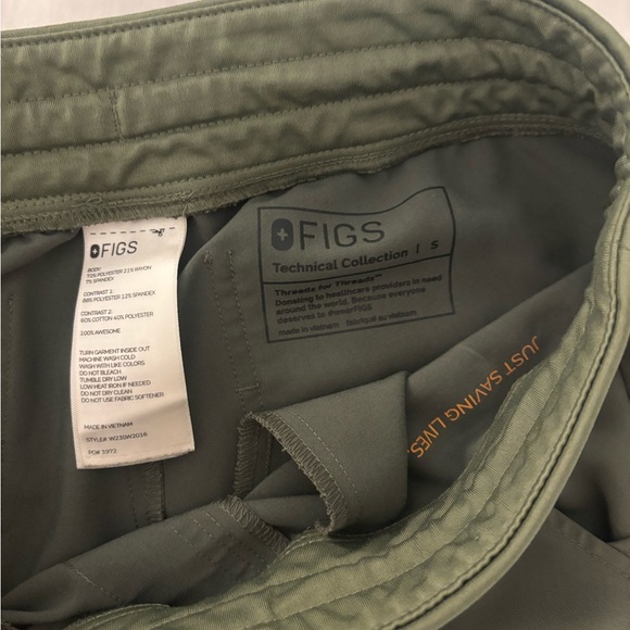 Olive Green Women's Figs Scrubs set - Picture 4 of 5